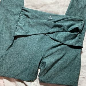 Yoga style leggings size small